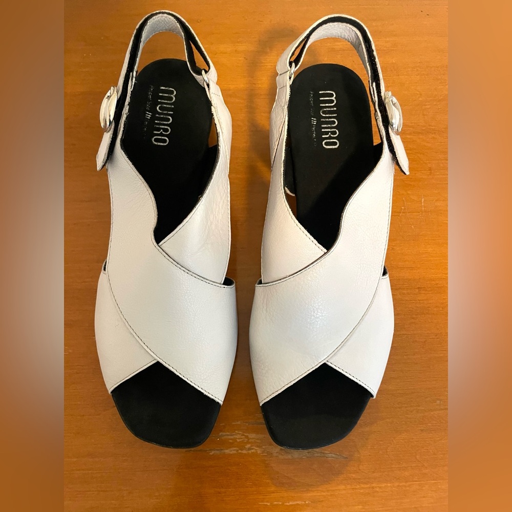 Munro Off White Laine block heeled sandals
